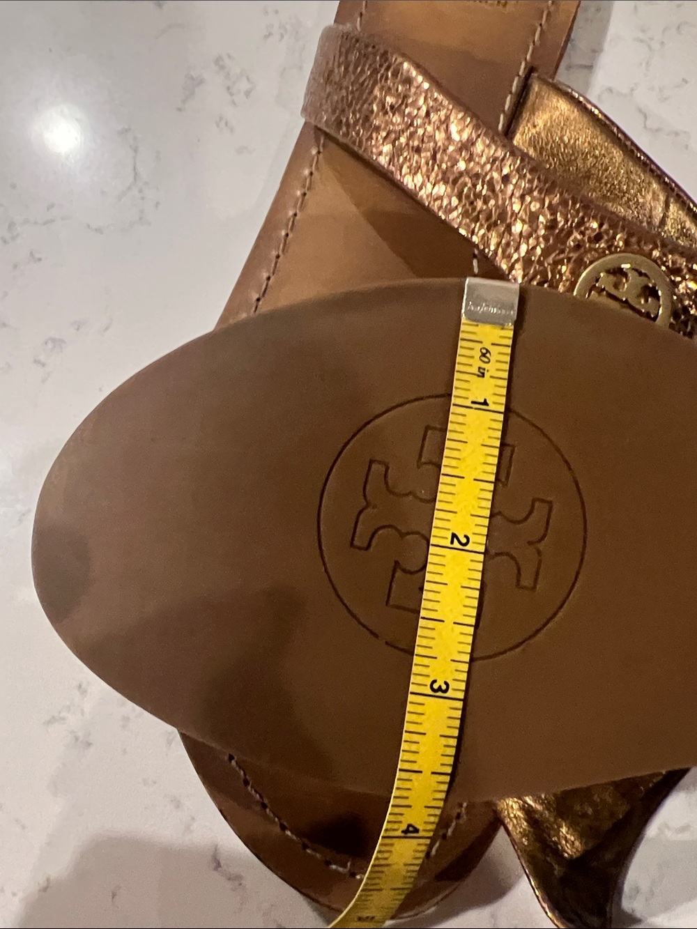 Tory Burch metallic gold crackled leather thong sandals size 10 - Picture 15 of 15